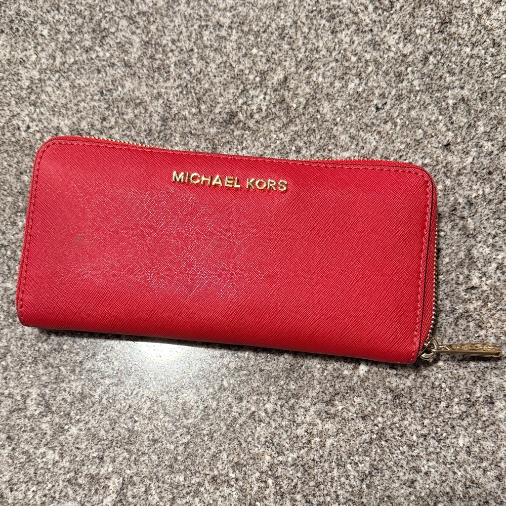 Michael Kors Scarlet Zip Wallet